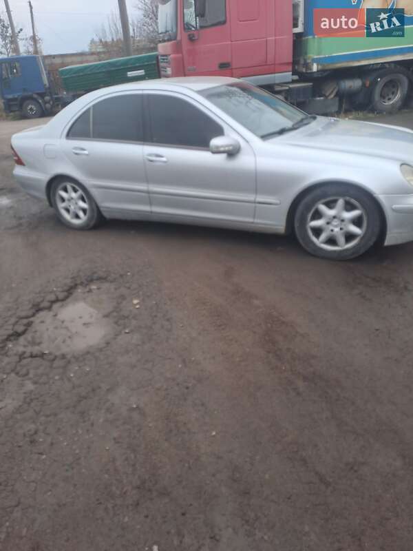 Седан Mercedes-Benz C-Class 2002 в Львове