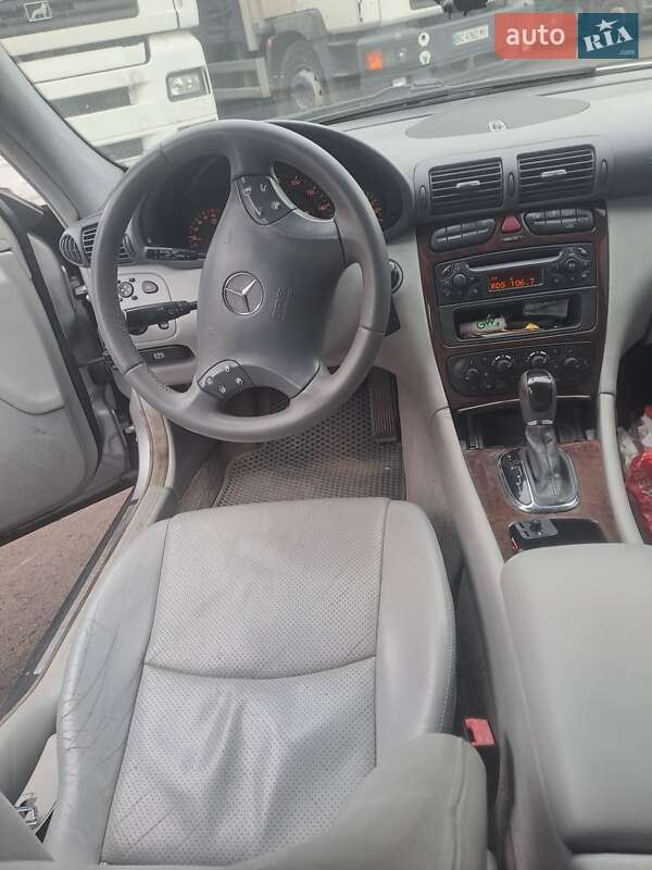 Седан Mercedes-Benz C-Class 2002 в Львове