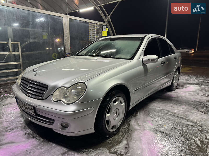 Седан Mercedes-Benz C-Class 2004 в Киеве