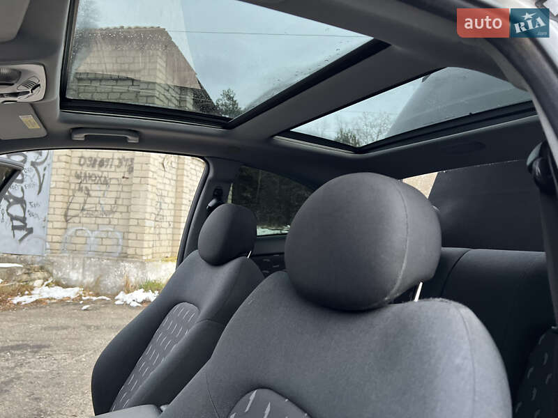 Купе Mercedes-Benz C-Class 2003 в Новояворовске