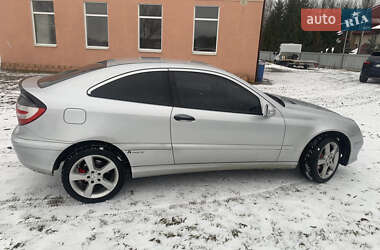 Купе Mercedes-Benz C-Class 2005 в 