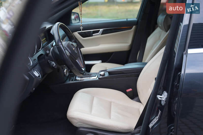 Універсал Mercedes-Benz C-Class 2012 в Івано-Франківську