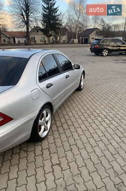 Седан Mercedes-Benz C-Class 2004 в Івано-Франківську