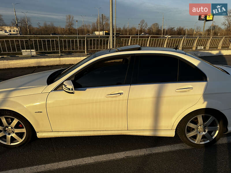 Седан Mercedes-Benz C-Class 2012 в Киеве