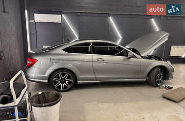 Купе Mercedes-Benz C-Class 2011 в 
