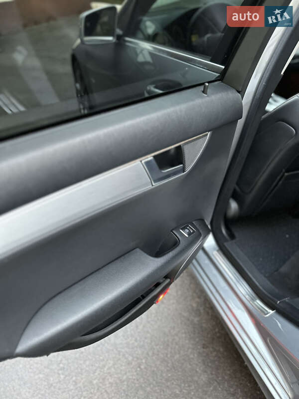 Седан Mercedes-Benz C-Class 2012 в Рівному