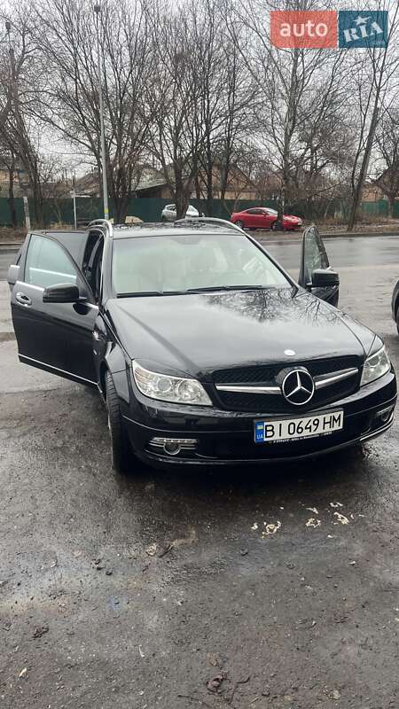Універсал Mercedes-Benz C-Class 2009 в Полтаві