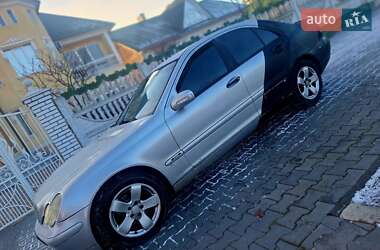 Седан Mercedes-Benz C-Class 2001 в Чернівцях