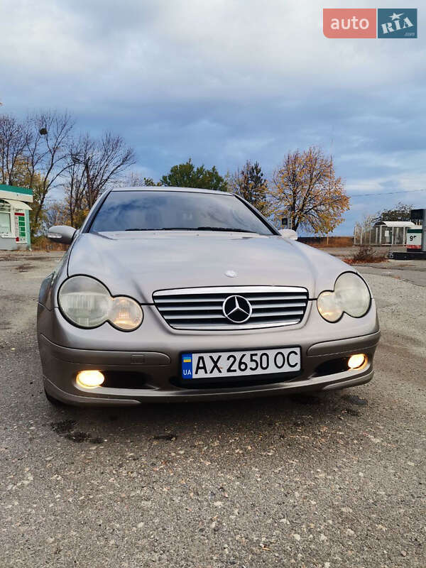 Купе Mercedes-Benz C-Class 2004 в Києві