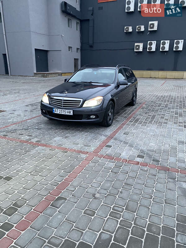 Універсал Mercedes-Benz C-Class 2010 в Івано-Франківську