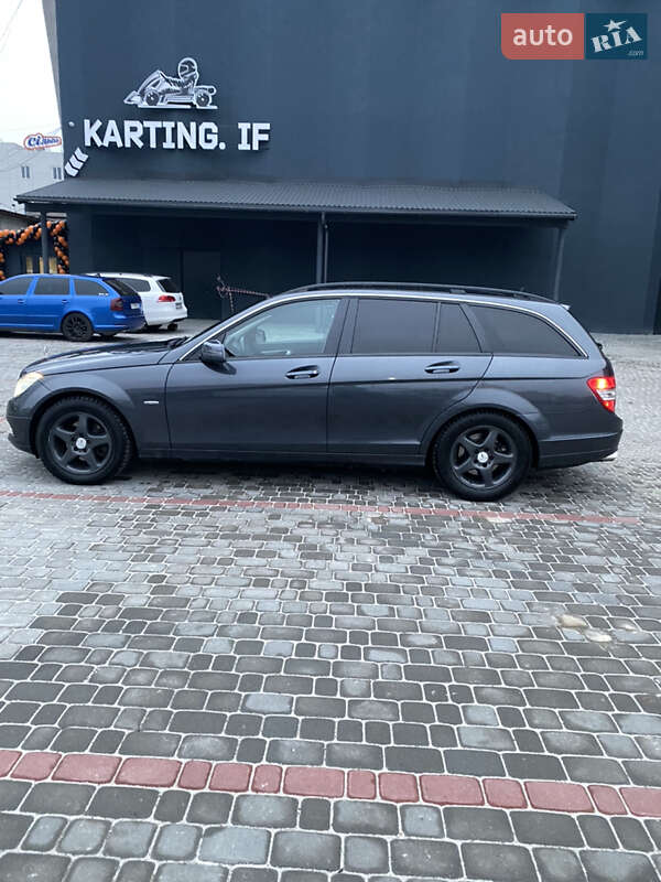 Універсал Mercedes-Benz C-Class 2010 в Івано-Франківську