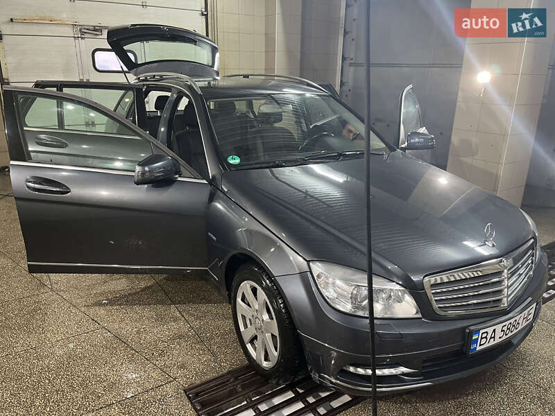 Универсал Mercedes-Benz C-Class 2010 в Гайвороне