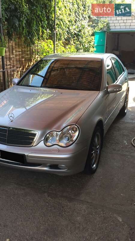Седан Mercedes-Benz C-Class 2004 в 