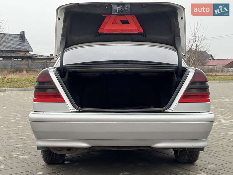 Седан Mercedes-Benz C-Class 2000 в Ровно