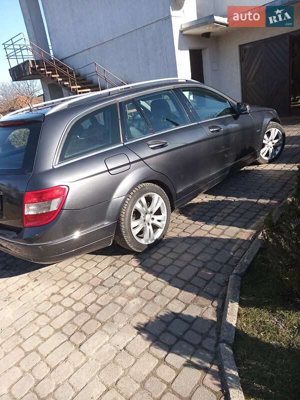 Универсал Mercedes-Benz C-Class 2010 в Львове