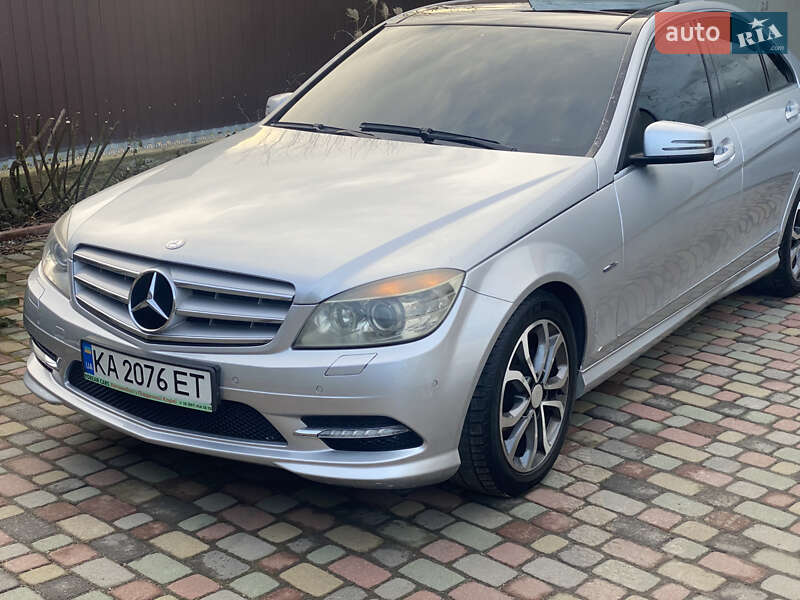 Седан Mercedes-Benz C-Class 2010 в Нововолынске