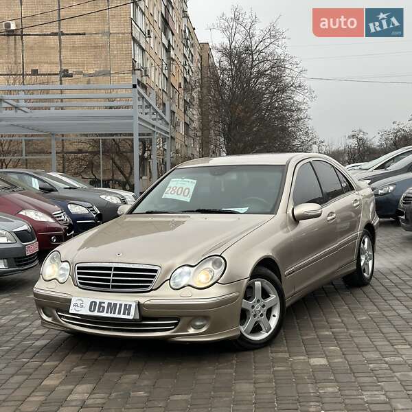 Седан Mercedes-Benz C-Class 2004 в Кривом Роге