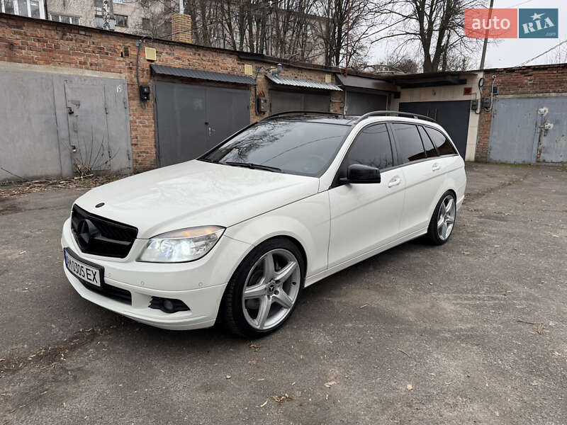 Універсал Mercedes-Benz C-Class 2010 в Житомирі