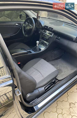 Купе Mercedes-Benz C-Class 2004 в 