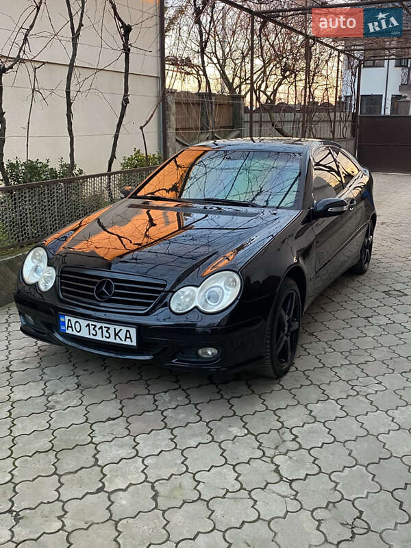 Купе Mercedes-Benz C-Class 2004 в 