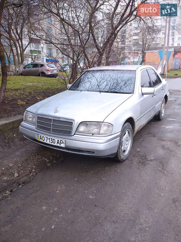 Седан Mercedes-Benz C-Class 1994 в Волочиську