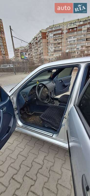 Седан Mercedes-Benz C-Class 1998 в Киеве