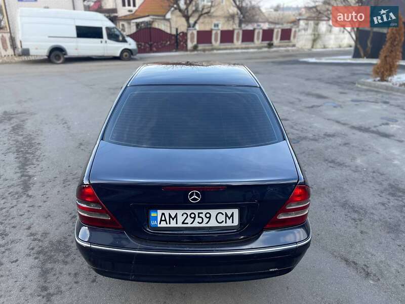 Седан Mercedes-Benz C-Class 2001 в Києві