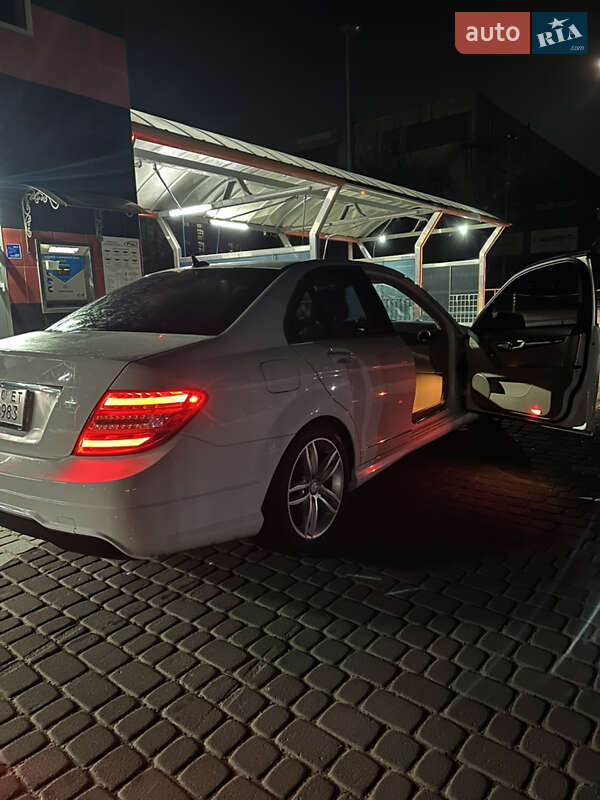 Седан Mercedes-Benz C-Class 2013 в Львові
