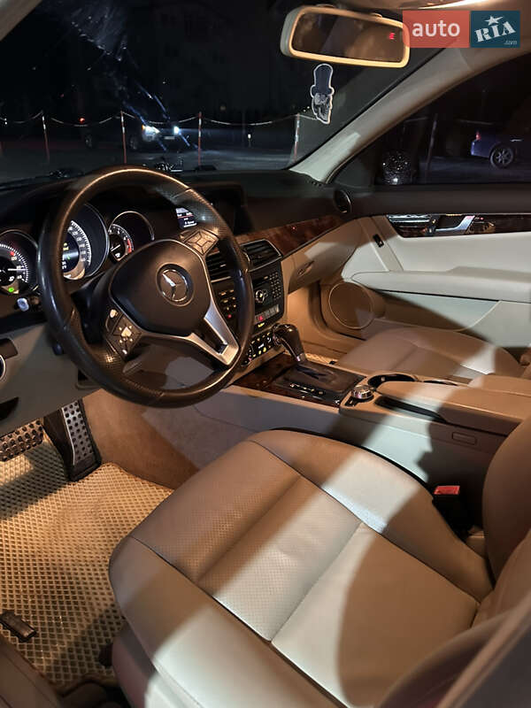 Седан Mercedes-Benz C-Class 2013 в Львові
