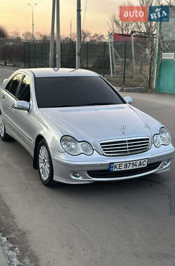 Седан Mercedes-Benz C-Class 2005 в Дніпрі