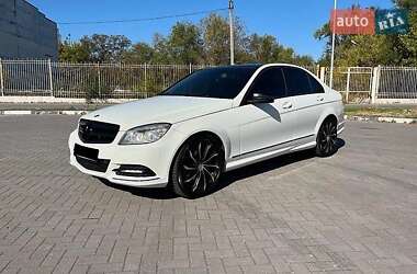 Mercedes-Benz C-Class 2011