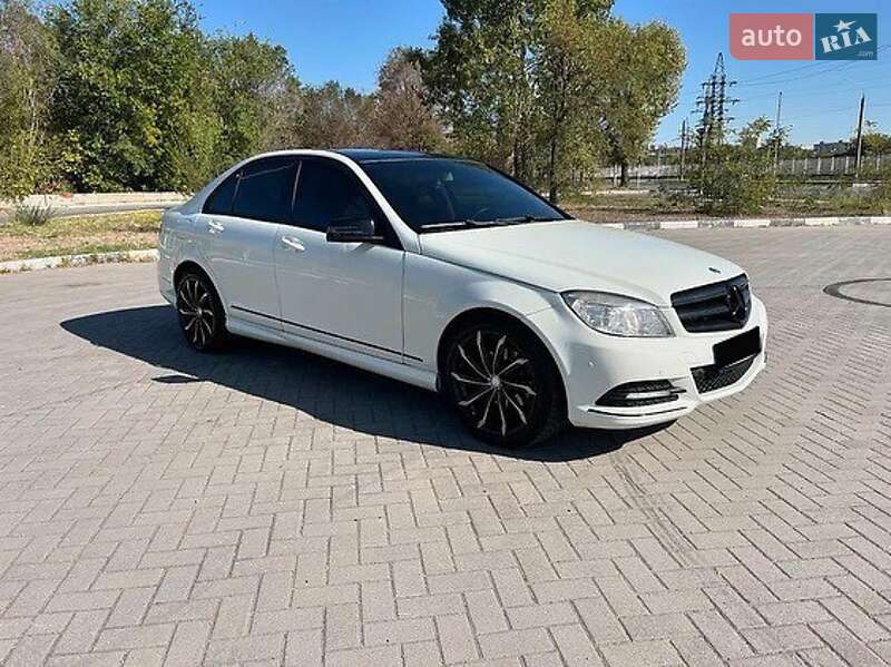 Седан Mercedes-Benz C-Class 2011 в Ужгороде