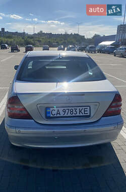 Седан Mercedes-Benz C-Class 2005 в 