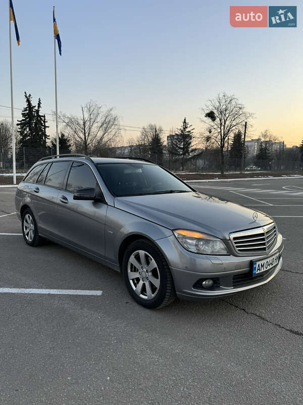 Универсал Mercedes-Benz C-Class 2010 в Житомире фото 3 Универсал Mercedes-Benz C-Class 2010 в Житомире
