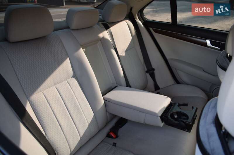 Седан Mercedes-Benz C-Class 2011 в Бучаче фото 35 Седан Mercedes-Benz C-Class 2011 в Бучаче