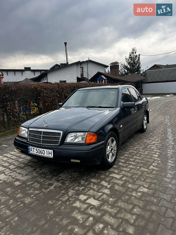 Седан Mercedes-Benz C-Class 1999 в Косові