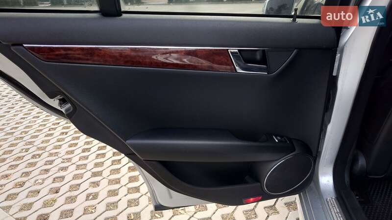 Седан Mercedes-Benz C-Class 2010 в Харкові