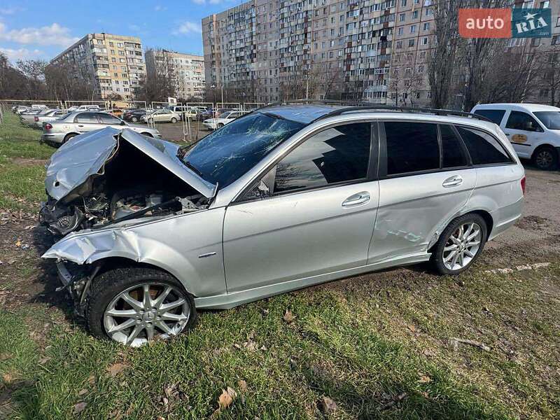 Універсал Mercedes-Benz C-Class 2011 в Одесі