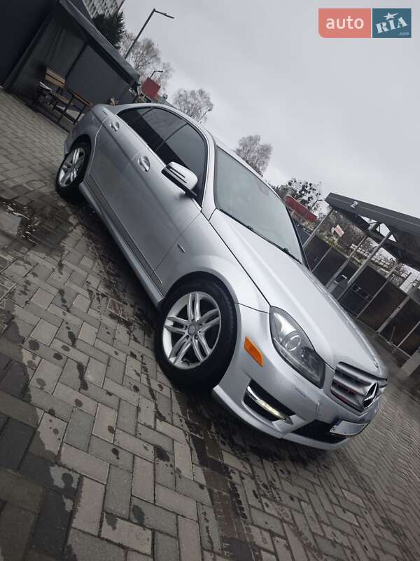 Седан Mercedes-Benz C-Class 2011 в 