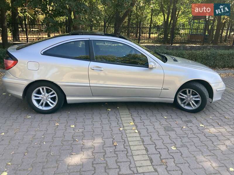 Купе Mercedes-Benz C-Class 2001 в 
