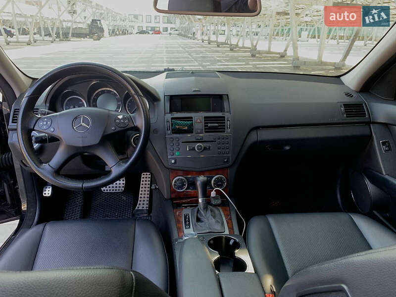 Седан Mercedes-Benz C-Class 2010 в Винниках