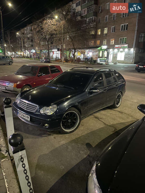 Mercedes-Benz C-Class 2004