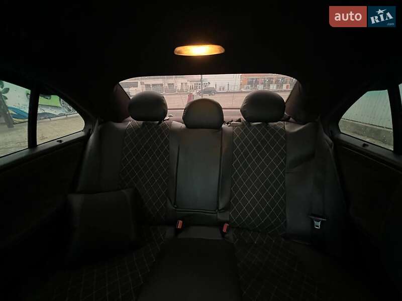 Седан Mercedes-Benz C-Class 2001 в Ивано-Франковске