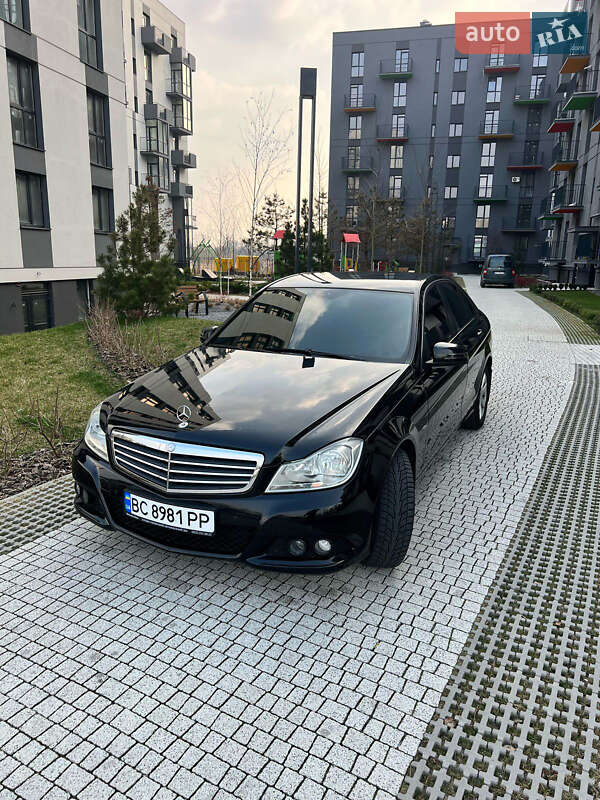 Седан Mercedes-Benz C-Class 2011 в Львові