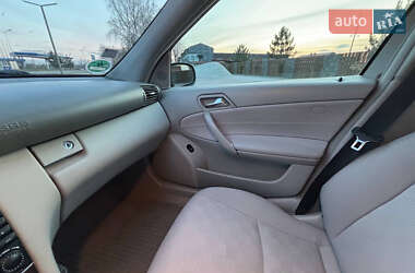 Седан Mercedes-Benz C-Class 2005 в 