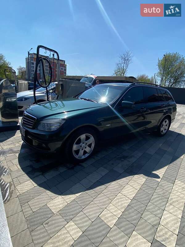 Универсал Mercedes-Benz C-Class 2010 в Ужгороде
