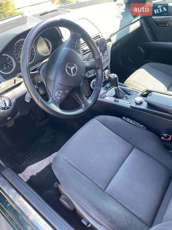 Универсал Mercedes-Benz C-Class 2010 в Ужгороде