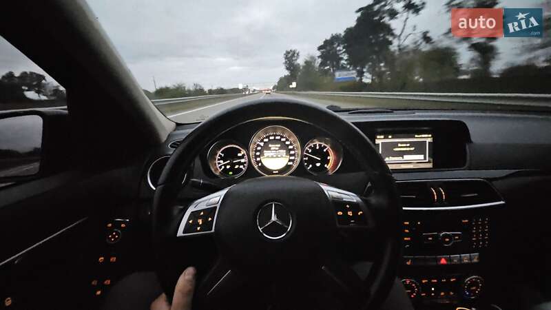 Універсал Mercedes-Benz C-Class 2012 в Києві