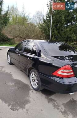 Седан Mercedes-Benz C-Class 2005 в 
