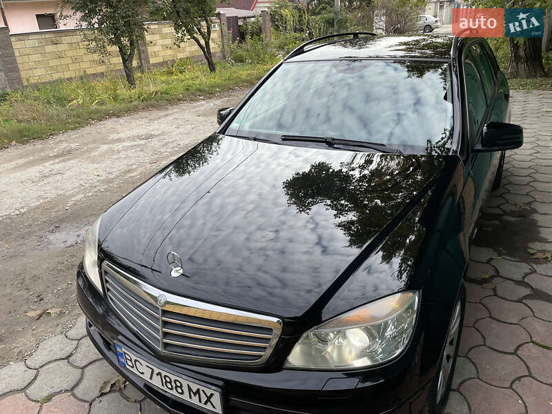 Універсал Mercedes-Benz C-Class 2010 в Дніпрі